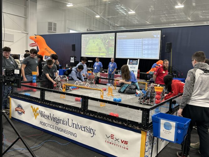 High Schoolers Start At ‘Gateway To The West’